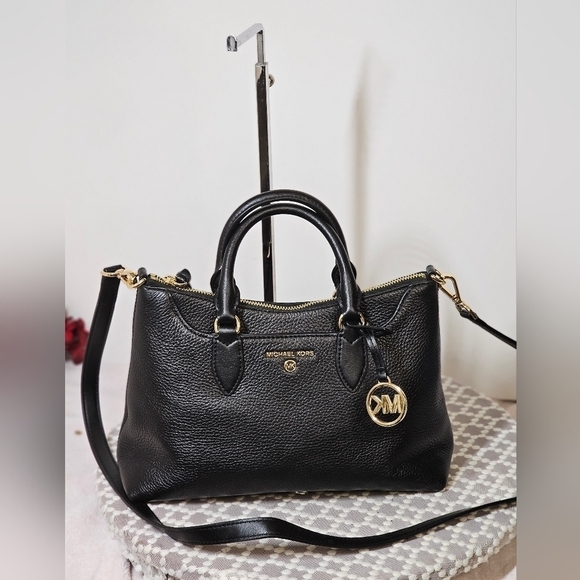Michael Kors Handbags - - ❤️EUC Michael kors Leather  Hand/Shoulder BAG